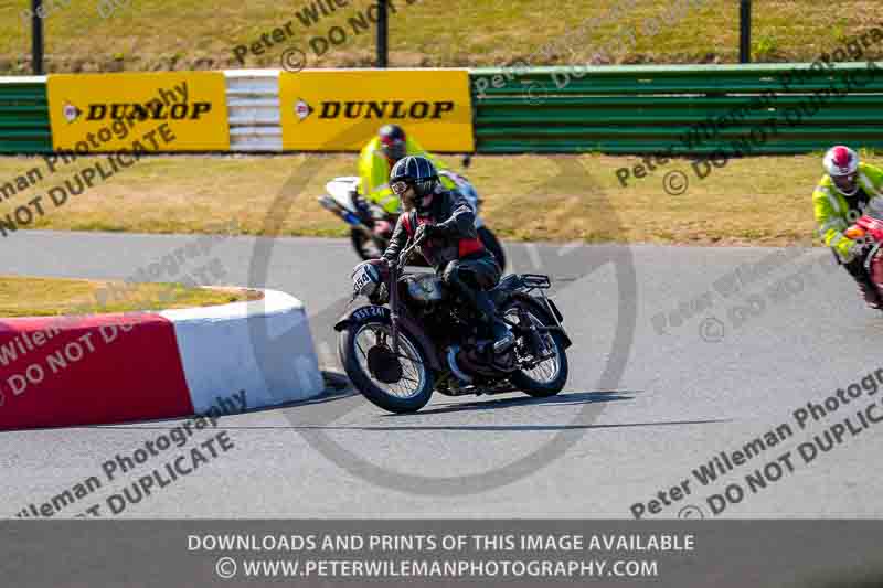 Vintage motorcycle club;eventdigitalimages;mallory park;mallory park trackday photographs;no limits trackdays;peter wileman photography;trackday digital images;trackday photos;vmcc festival 1000 bikes photographs